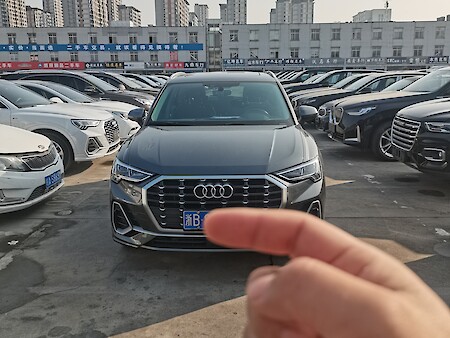 [Название автомобиля] Audi Q3 2022 35TFSI Fashion Dynamic Edition