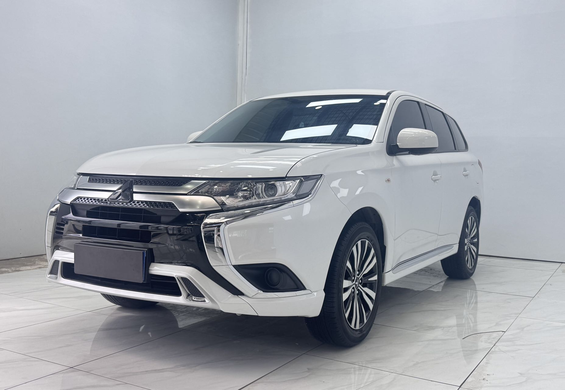 Mitsubishi Outlander, 2021 г.в. (Выпуск 2022), 2.0 CVT (166 л.с.), кроссовер 030101