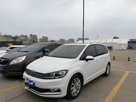 Volkswagen Touran L, 2021 (эксплуатация с 2022), 1.4 AMT (150 л.с.), минивэн, 7 мест 010124